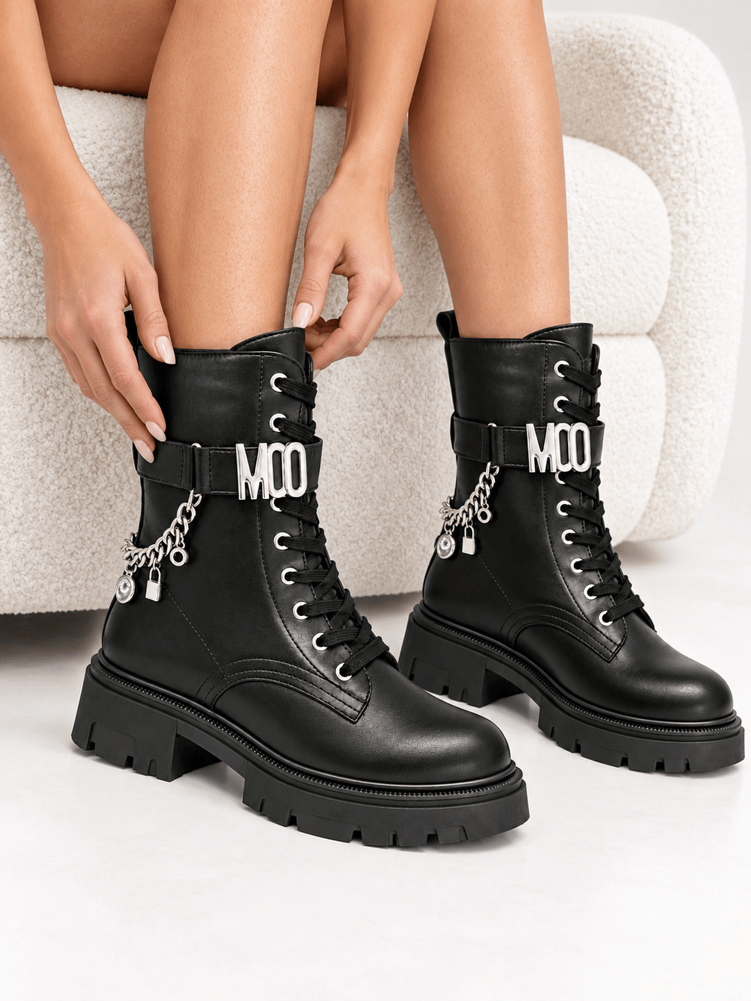 Boots in Schwarz - Levelone GmbH & Co. KG
