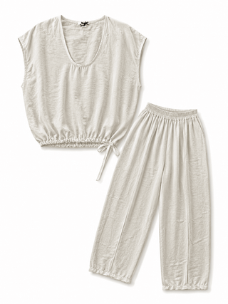 Zweiteiler in Beige bestehend aus T-Shirt und Hose