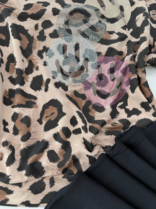 Leo Sweater in Beige mit Smiley aus Strasssteinchen für Damen in Einheitsgröße 36-42 - Levelone GmbH & Co. KG