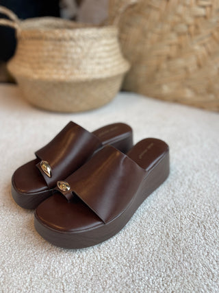 Sandalen in Braun bei Levelone