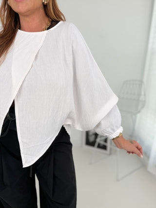 Asymmetrische Bluse in Weiss.