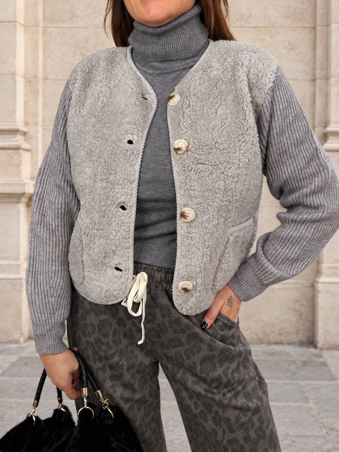 Teddy Strickjacke in Grau für Damen in Einheitsgröße 36-42 - Levelone GmbH & Co. KG